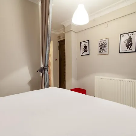 Lovely Flat With Central Location In Sisli 아파트 *